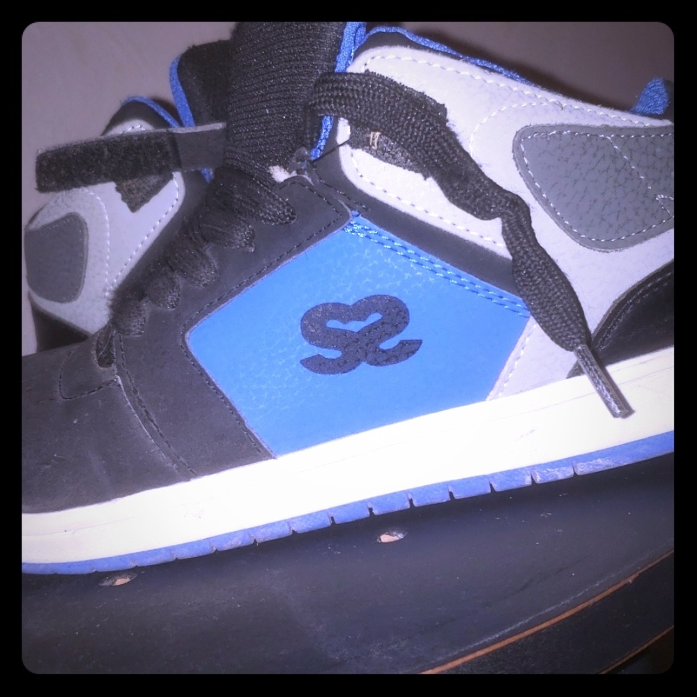 BOYS HIGH TOP SKATE SHOES